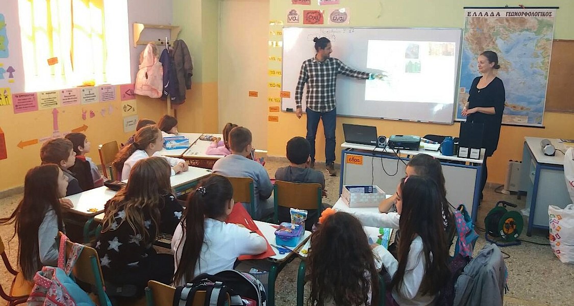 On the 3rd of November 2017, Dimitris Voudouris and Hanna Gertz gave a talk to the 20 students of the primary school in Axos, Crete, Greece. Students, between 6 and 11 years old, learned how our senses work by playing games and explaining illusions, and they found out how the brain lets them learn new skills.